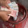 खूश खबर... LPG सिलिंडर झाला स्वस्त, जाणून घ्या नवीन दर