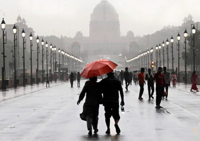 Delhi Weather Thunderstorm: 'मे' च्या उकाड्यात, दिल्लीत वादळी पाऊस ! द्वारका येथे मोठी दुर्घटना