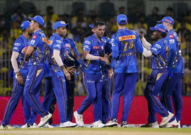 IPL 2025 : आयपीएलमध्ये मुंबई इंडियन्सला मोठा धक्का! प्रसिद्ध क्रिकेटपटू दुखापतीमुळे बाहेर