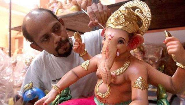 पेणमध्ये ग्राहकांची पीओपी मूर्तींनाच मागणी