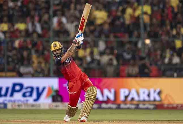 RCB vs CSK: विराट कोहलीने ठोकले षटकारांचे त्रिशतक, ६२ धावांच्या खेळीत बनवले अनेक रेकॉर्ड