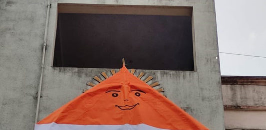 भव्य पतंग साकारत दिला कोरोना गो बॅकचा संदेश