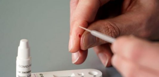 कोरोनाच्या सेल्फ टेस्टिंग किट वादाच्या भोवऱ्यात