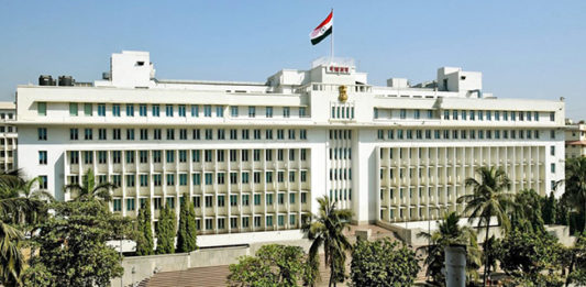 राज्य सरकारचे अटकनाट्य