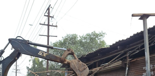 कल्याणमध्ये अनधिकृत शेड, टपऱ्यांवर तोडक कारवाई