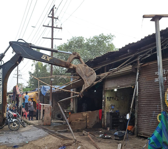 कल्याणमध्ये अनधिकृत शेड, टपऱ्यांवर तोडक कारवाई