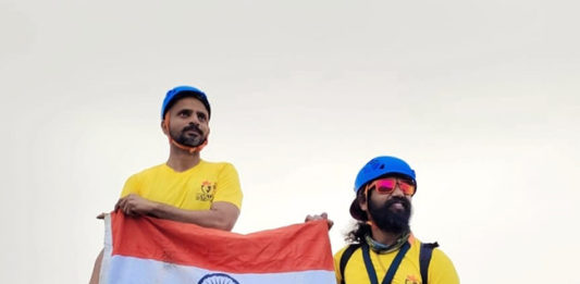 मॅकविलाच्या गिर्यारोहकांनी वानरलिंगी सुळका केला सर