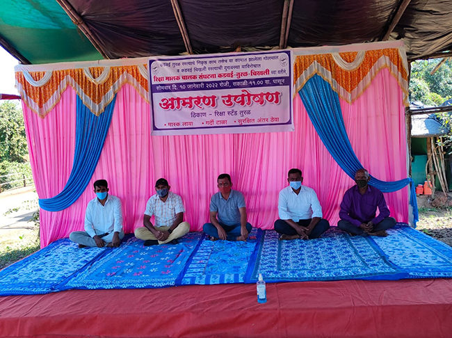 रस्त्याच्या दुरवस्थेविरोधात बेमुदत उपोषण सुरू