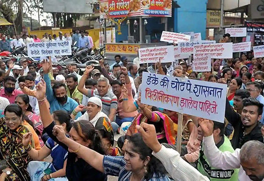 एसटी संपकरी न्यायाच्या प्रतीक्षेत