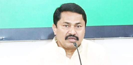 काँग्रेस आमदार नाना पटोले दिवसभरासाठी निलंबित