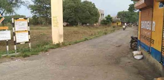 रस्ता गेला चोरीला, सरपंच बसणार उपोषणाला