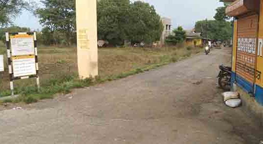 रस्ता गेला चोरीला, सरपंच बसणार उपोषणाला
