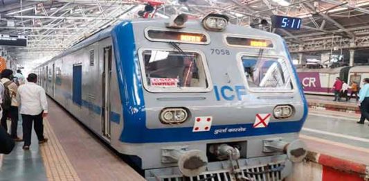 Mumbai Ac Local : विनातिकीट घुसखोऱ्यांनो सावधान! मध्य रेल्वे आता चांगलाच धडा शिकवणार