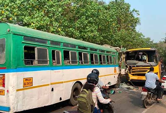 मुरुड स्वारगेट एसटी बसला भीषण अपघात