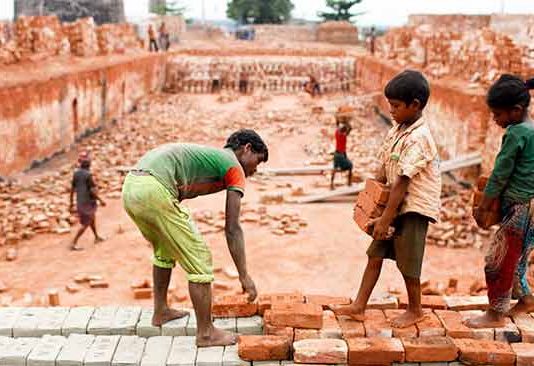 गुजरातमधील कारखान्यात राबतायेत तलासरीतील बालकामगारांचे हात