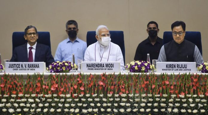 न्यायालयाने स्थानिक भाषेत निकाल द्यावेत