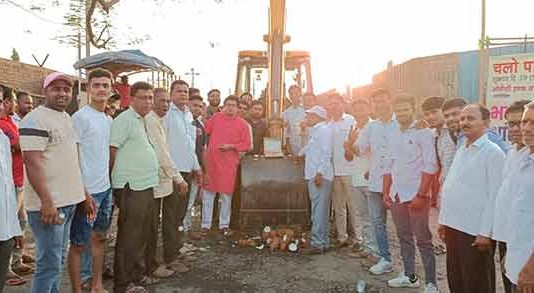 डाकिवली-केळठण रस्ता मजबुतीकरणाचे काम सुरू