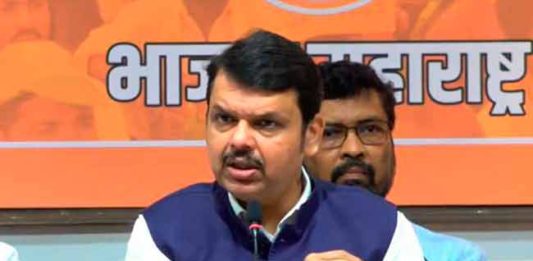 Devendra Fadnavis : आरोपींची संपत्ती जप्त करा आणि बंदुकीसोबत ज्यांचे फोटो आहेत, त्या सर्वांचे परवाने रद्द करा