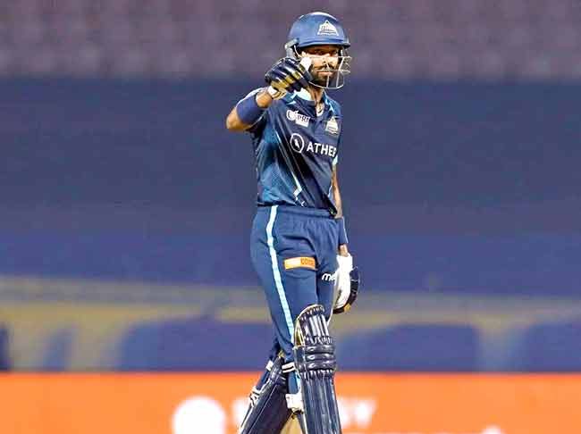 गुजरात पुन्हा विजयीपथावर