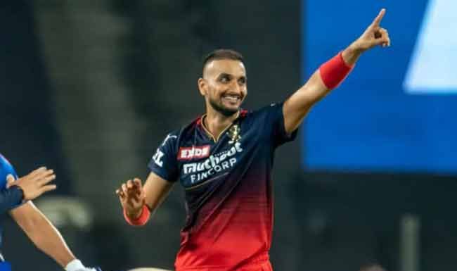 हर्षल पटेल आयपीएलमधून पडला बाहेर