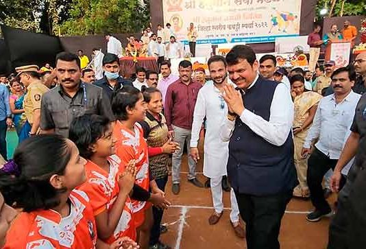 खिलाडू वृत्ती जोपासल्यास समस्येशी सामना : फडणवीस