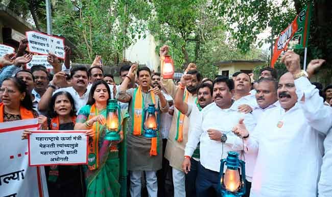 डावखरे, केळकरांनी केला कंदील पेटवून आघाडी सरकारचा निषेध