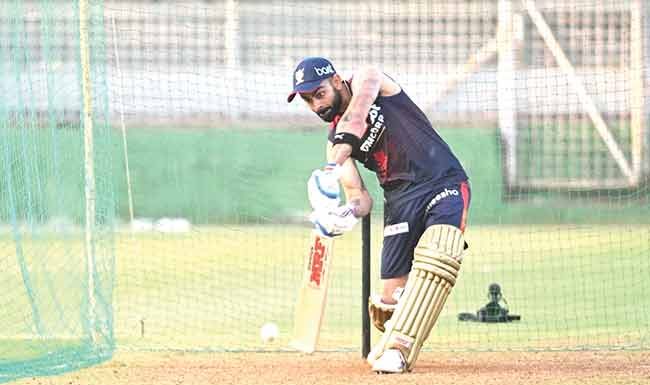 विराटने दीड-दोन महिने क्रिकेट थांबवायला हवे