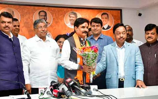 काँग्रेसचे माजी नगरसेवक चंद्रकांत मोदी भाजपमध्ये