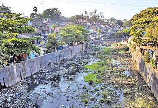 गाळ उपसा केलेल्या नदी-नाल्यांमध्ये कचरा, टाकाऊ वस्तू टाकू नये