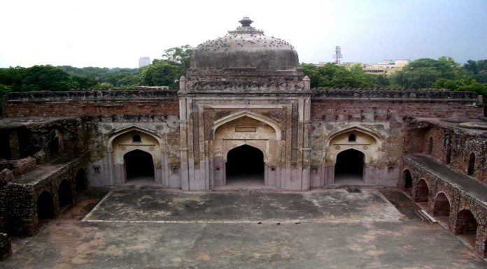 कुतुब मीनार जवळची २७ मंदिरे पाडून उभारली मशिद –के.के. मोहम्मद