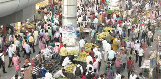 फेरीवाले फोफावलेत; मुंबईची घुसमट