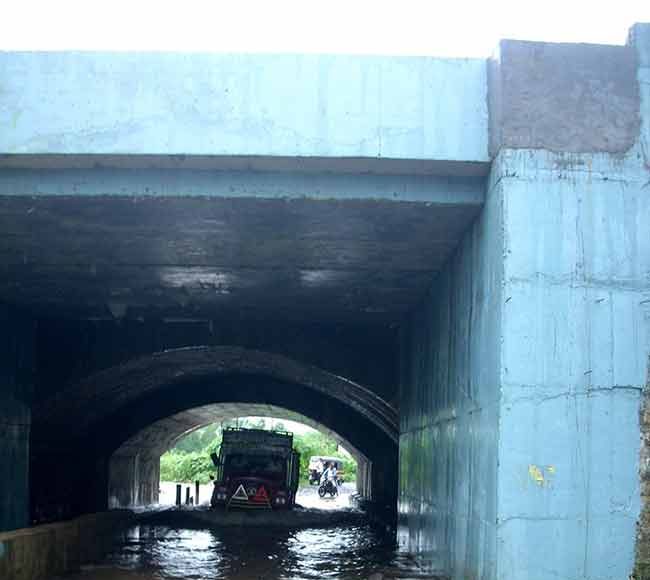 शहापूरमध्ये मध्य रेल्वेच्या भुयारी पुलामुळे होते वाहतूक कोंडी