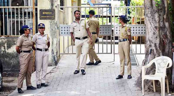 शिवसेना ठाकरे गटाच्या माजी मंत्र्याविरोधात फसवणुकीचा गुन्हा दाखल