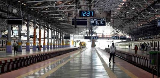 CSMT local : सीएसएमटीजवळ पुन्हा एकदा लोकल रुळावरुन घसरली!