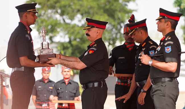 ३७ अधिकाऱ्यांना 'एव्हिएशन विंग्स' प्रदान