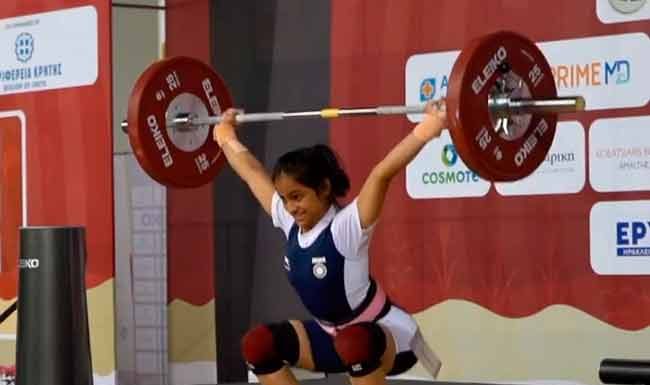 हर्षदा गरुडची वेटलिफ्टिंगमध्ये भरारी