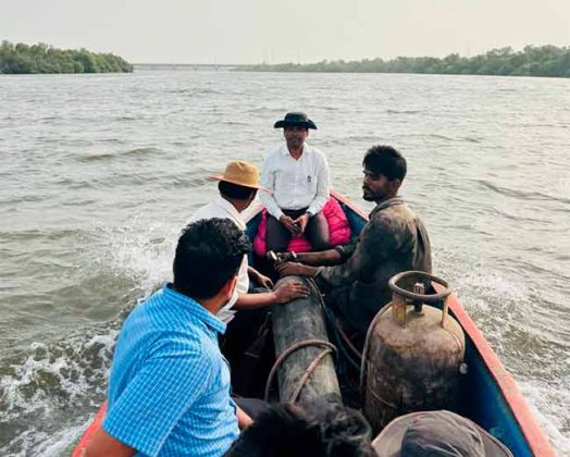 अवैध रेतीउपसा करणाऱ्यांवर पनवेल तहसीलची कारवाई