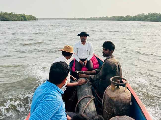 अवैध रेतीउपसा करणाऱ्यांवर पनवेल तहसीलची कारवाई