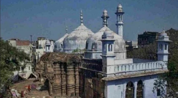 ज्ञानवापी मशिदीत आढळले प्राचिन शिवलिंग!