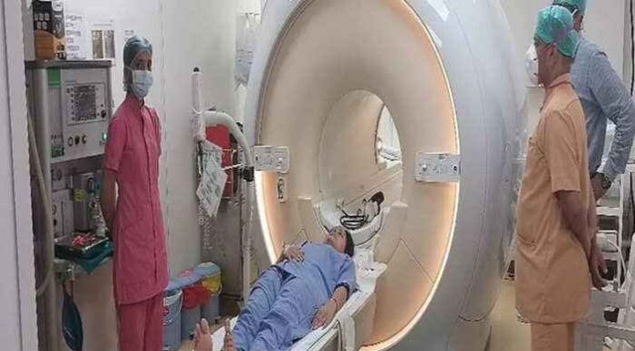 राणांना डिस्चार्ज मिळताच किशोरी पेडणेकर, मनिषा कायंदे लिलावतीत