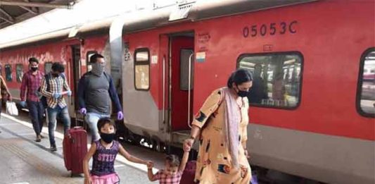रेल्वेत पुन्हा मास्क वापरणे बंधनकारक