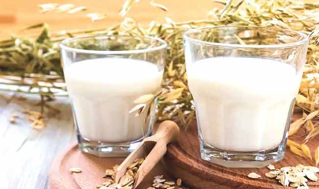Health: दुधासोबत करा या गोष्टींचे सेवन, शरीराला मिळेल दुप्पट ताकद