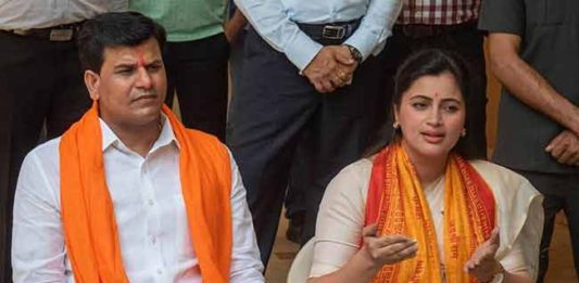 न्यायालयाने राणा दाम्पत्यांना नोटीस बजावली