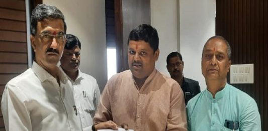 तुळजाभवानी मंदिर दानपेटीतील भ्रष्टाचार प्रकरणी मुख्यमंत्र्यांशी चर्चा करतो - शंभूराज देसाई