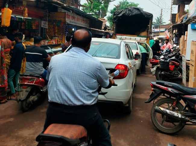 पालीत वाहतूक कोंडीचे मोठे विघ्न