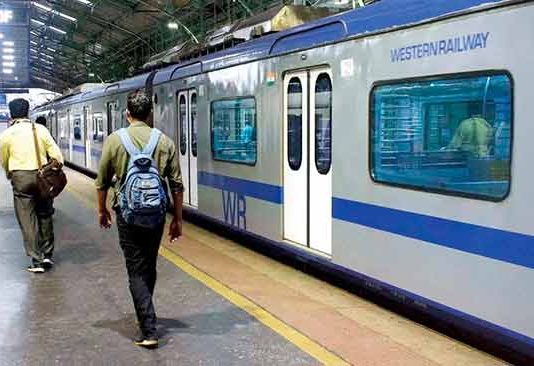 एसी लोकलमधून फुकट्या कर्मचाऱ्यांचा प्रवास