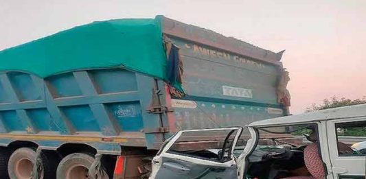 यमुना एक्सप्रेस वेवरील अपघातात महाराष्ट्रातील चौघांसह कर्नाटकच्या एकाचा मृत्यू