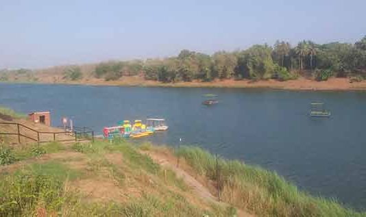 वैतरणा नदीपात्रात विनापरवाना बोटिंग