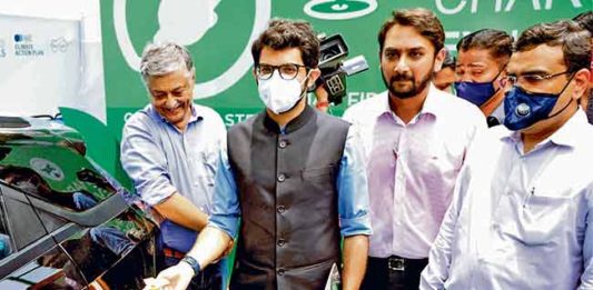 मुंबईत वेस्टफूड निर्मित विजेवरील पहिले व्हेईकल चार्जिंग स्टेशन