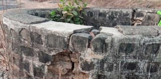 विहीरीला पडल्या भेगा; नागरिकांमध्ये भीतीचे वातावरण